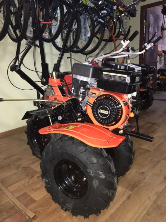 Мотоблок бензиновый Пахарь ТСР820РН | 8 л.с | (колеса 19*7-8 Extrime)