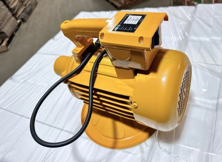 Электропривод глубинного вибратора для бетона TOR ZN50-C