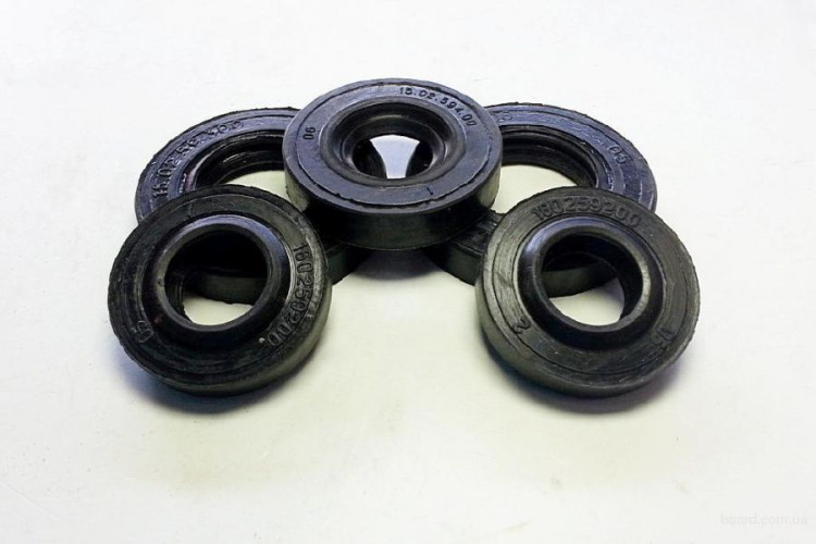 Сальник коленвала 200 Крот