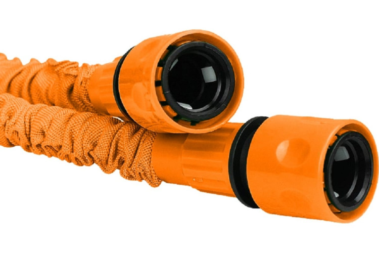 Набор для полива с ратягивающимся шлангом Вихрь 15м