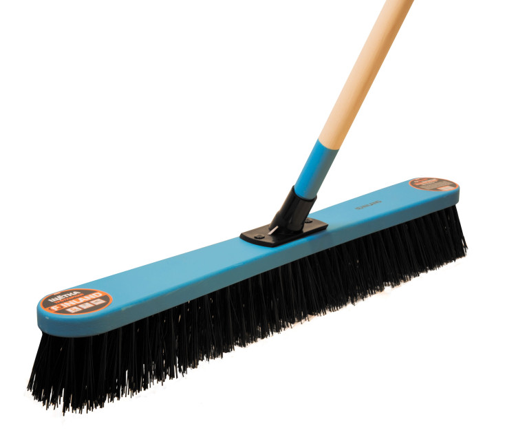 FINLAND Щётка тротуарная 600 мм, деревянный черенок