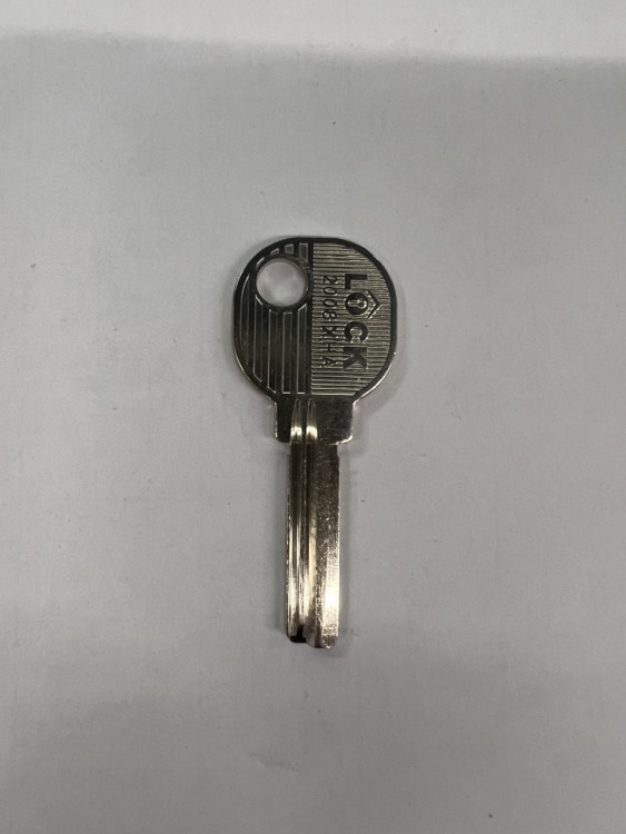 заготовка для ключа LOCK 2008 (7,2*2,0*28) 2 паза правый