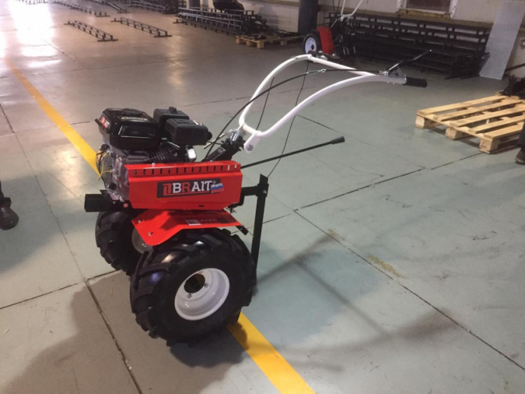 Мотоблок бензиновый BRAIT MKP402W | 7.8 л.с | (колеса 19*7-8 Extreme, чугунный редуктор)