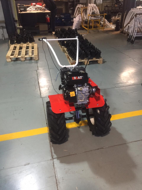 Мотоблок бензиновый BRAIT MKP402W | 7.8 л.с | (колеса 19*7-8 Extreme, чугунный редуктор)