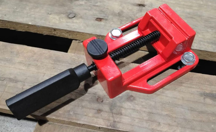 Тиски Felisatti (расхождение губок 65мм ширина губок 60мм)