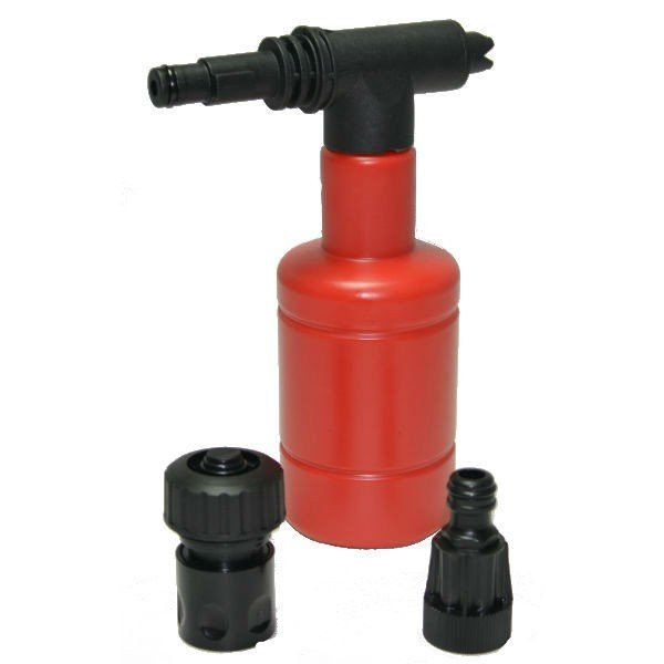 Пеногенератор на пистолет с бачком для моющего средства.