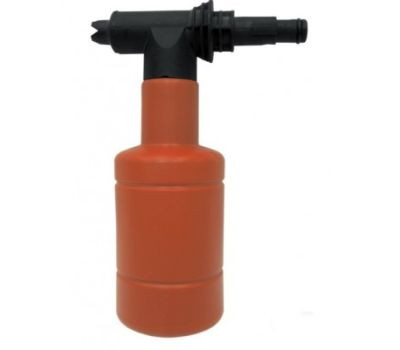 Пеногенератор на пистолет с бачком для моющего средства.