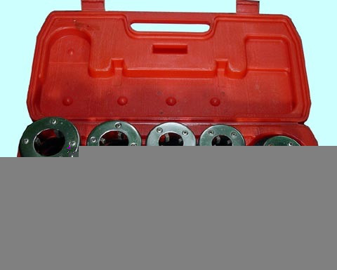 Набор резьбонарезной трубный (клупп 3/8,1/2, 3/4, 1, 1. 1/4) с трещоткой