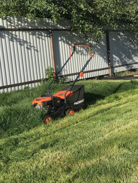 Газонокосилка бензиновая PATRIOT PT 40 512109401