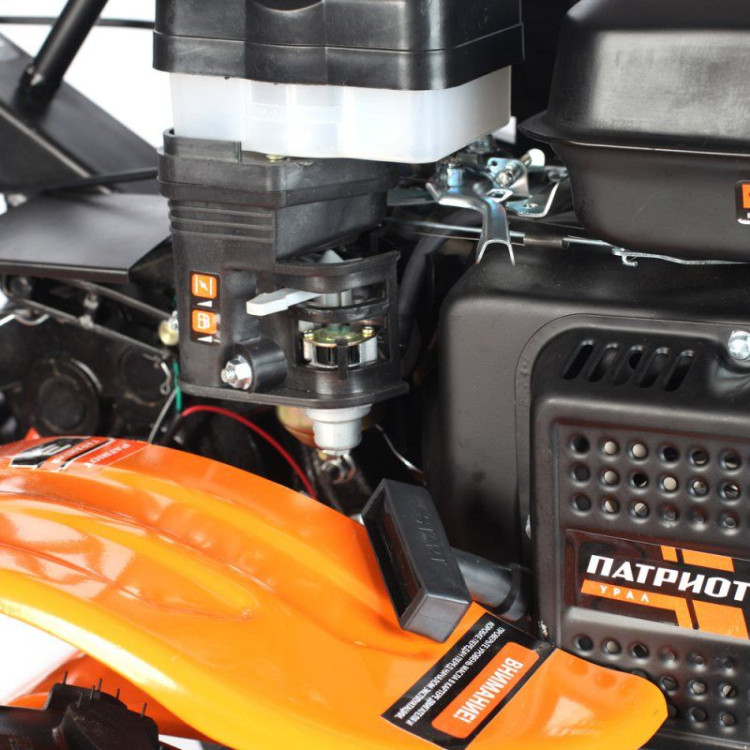 Мотоблок бензиновый Patriot УРАЛ | 7,8 л.с | (колеса 4*10)