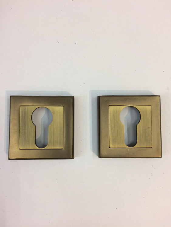 Накладка дверная "Master Lock" R0601 DCF/CF