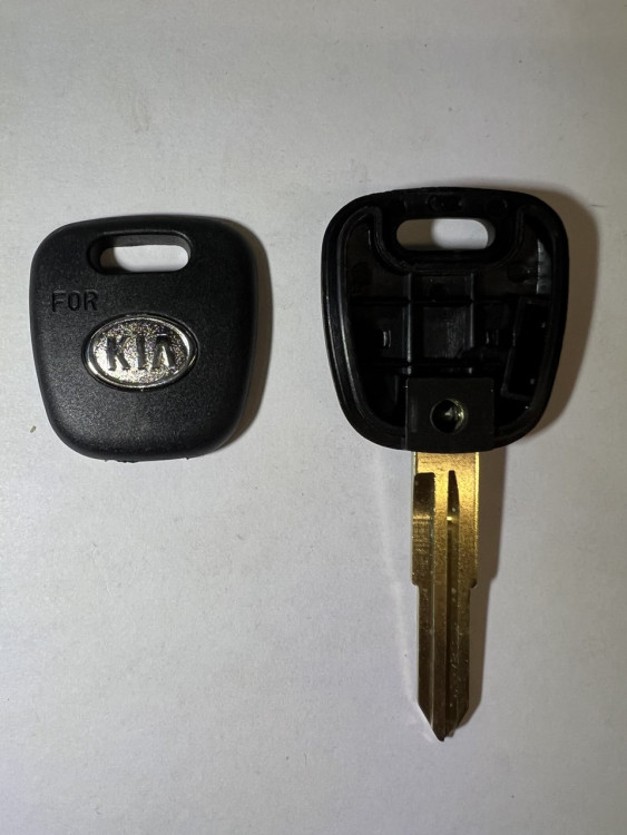 Заготовка ключа KIA под чип (логотип серебро Ki2DP)