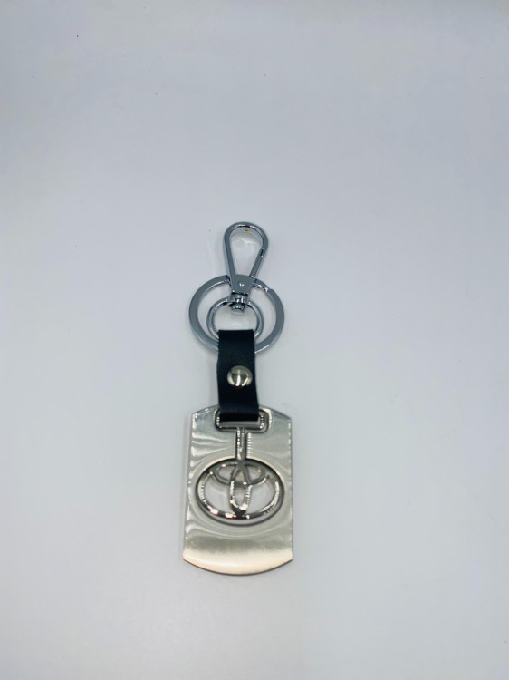Брелок на ключи "TOYOTA" карабин (никель)