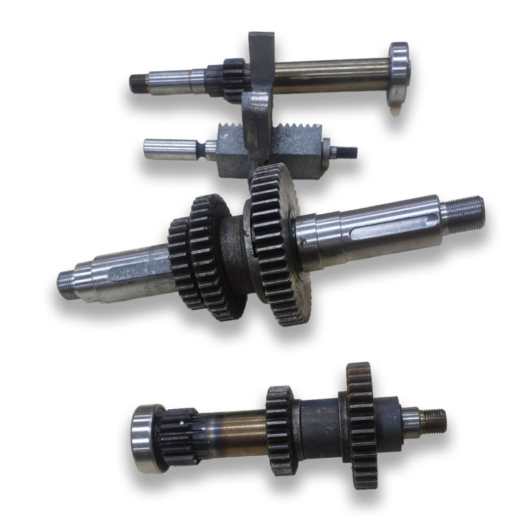 Комплект для переключения скоростей (входной вал, центральный вал, промежуточный вал, вилка) на B60