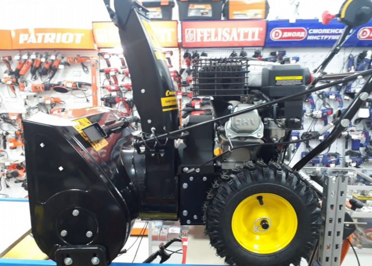 Снегоуборщик бензиновый CHAMPION ST556 У