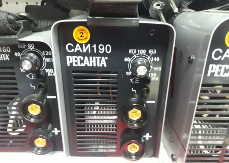 Сварочный инвертор РЕСАНТА САИ 190