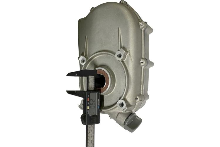 Редуктор понижающий для двигателя 15.0л.с., с автомат.сцеплением,крепление 90*90мм,25мм/22мм