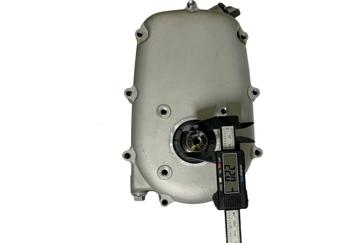 Редуктор понижающий для двигателя 15.0л.с., с автомат.сцеплением,крепление 90*90мм,25мм/22мм