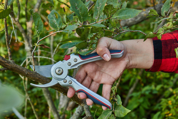 Секатор плоскостной пружинный металлический PB 04 ELITECH Garden